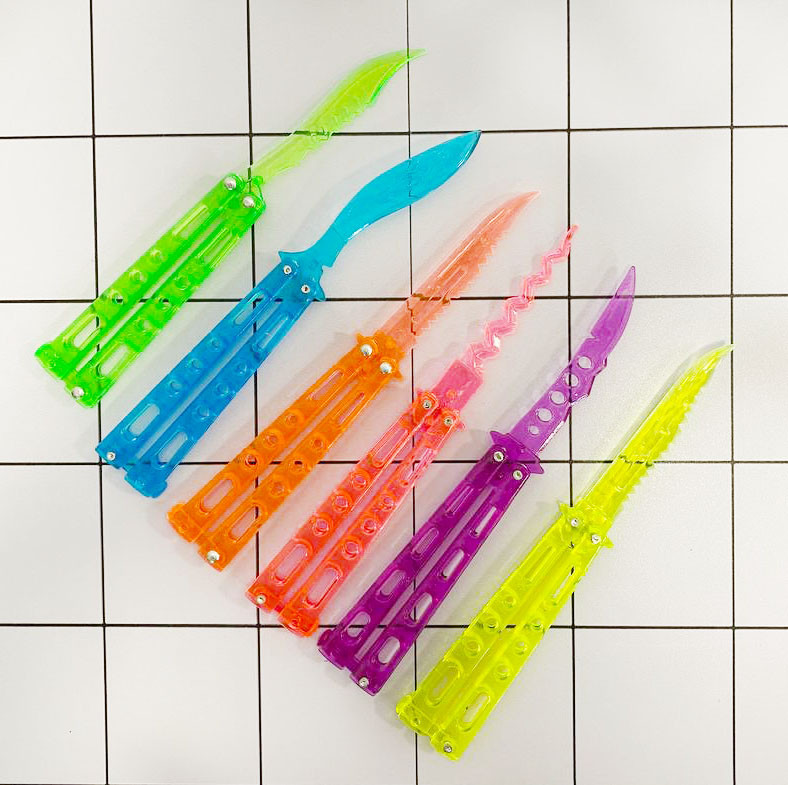 Нож бабочка обманка балисонг складной нож тренировочный пластиковый в ассортименте