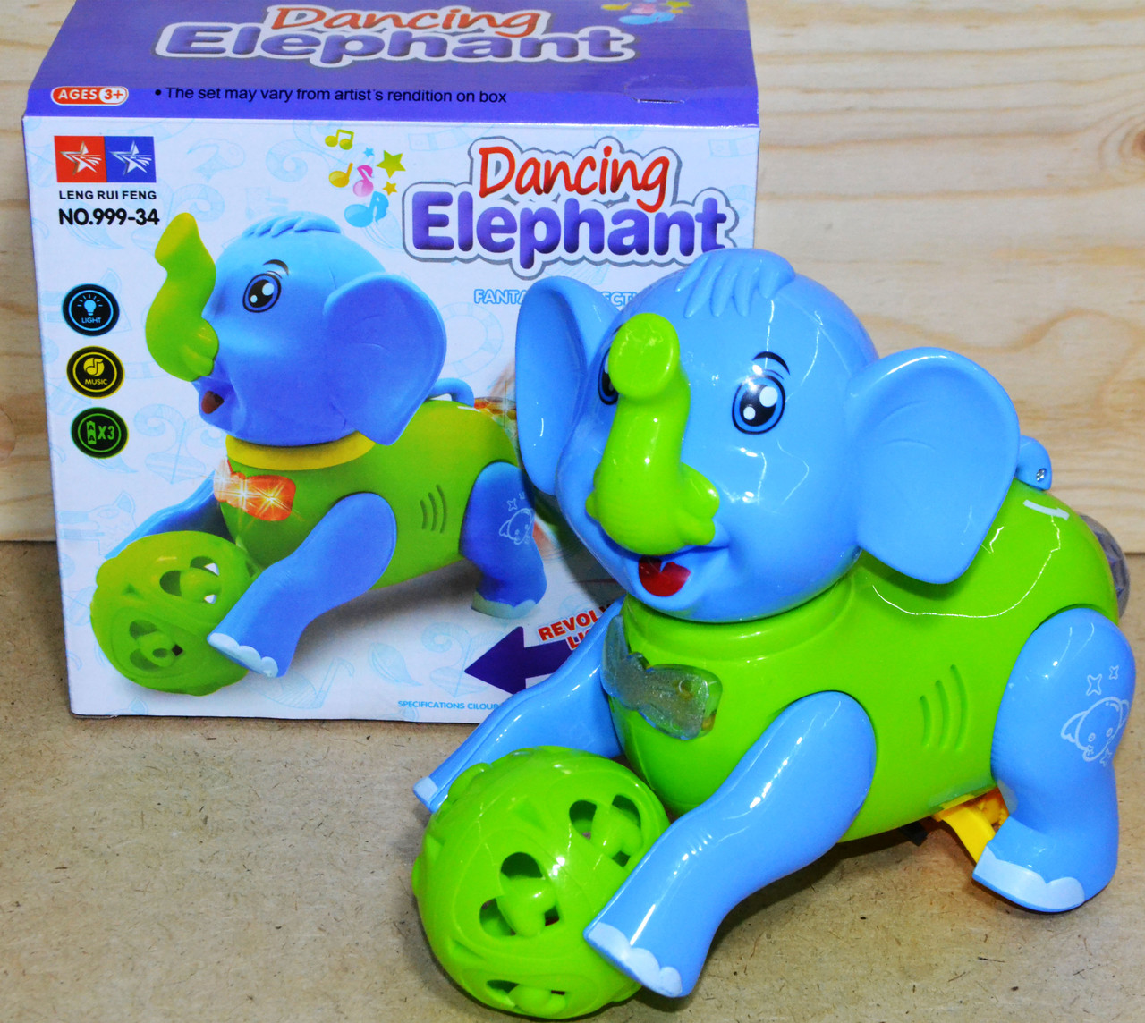 999-34 Слоник Dancing Elephant катает шарик муз 3D на батарейках 18*17