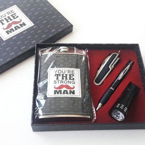 Фляжка с аксессуарами в подарочной упаковке «The STRONG man» (You're THE MAN) - фото 1 - id-p88935263