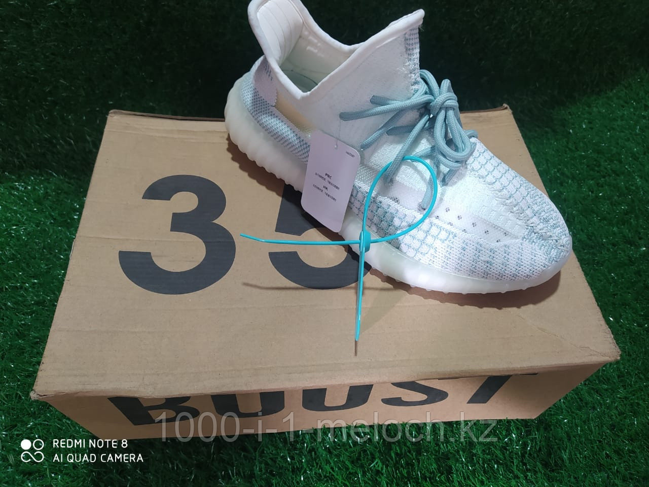 Кросовки Yeezy Boost 350 V2 (унисекс) размер от 39 до 44 - фото 3 - id-p78940423