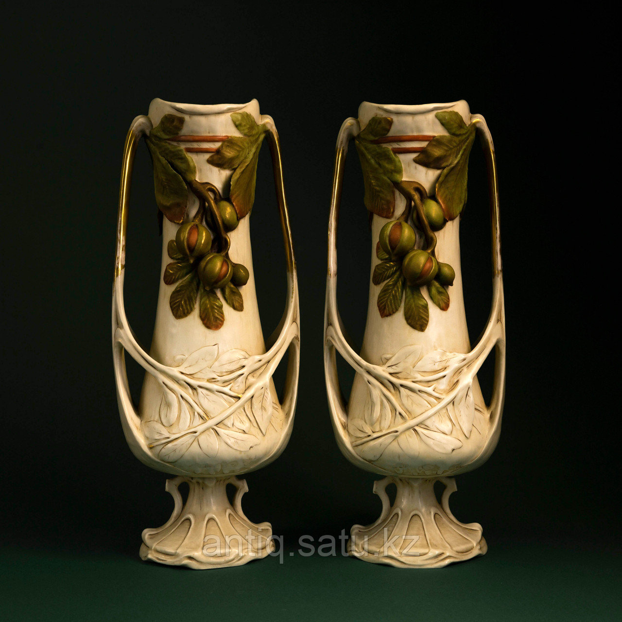 Парные вазы с каштанами.​ Royal Dux.  Мануфактура Royal Dux