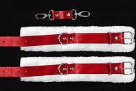 Наручники из натуральной кожи с мехом красные