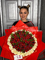 Клубничный букет с белыми розами XL, фото 2