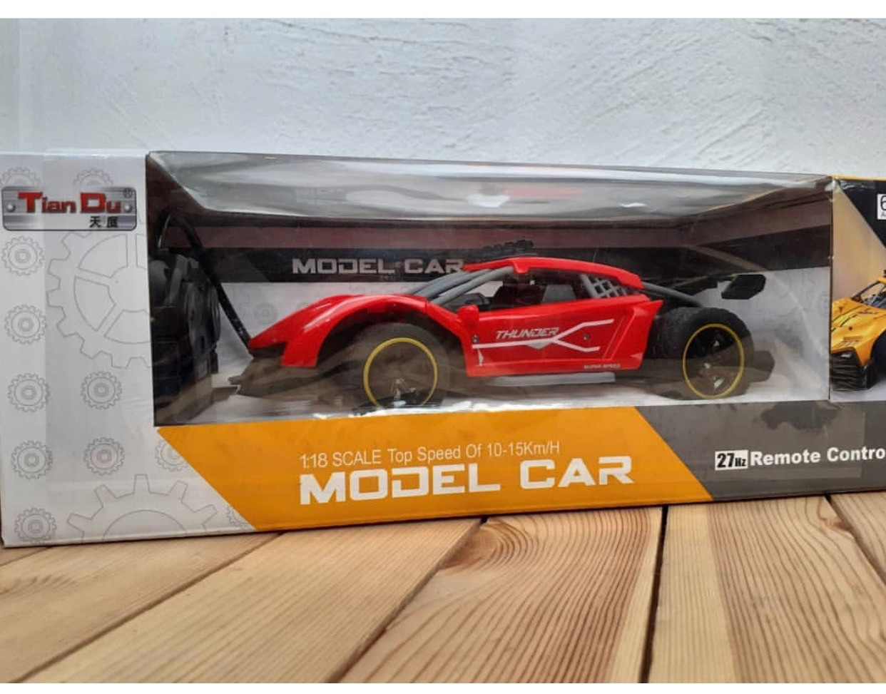 Машина на пульте Model Car