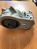 Кронштейн опоры двигателя MR316995