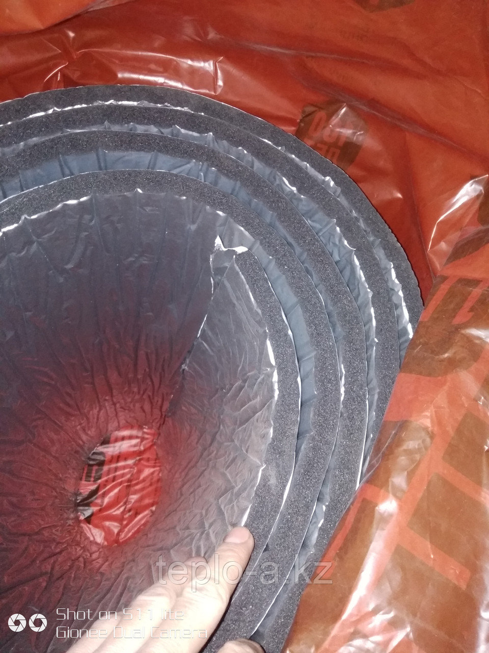 Каучуковая рулонная изоляция  самоклеющиеся с алюминиевым покрытием 9 mm