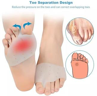 Жалаңаш орыс жетілген әйелдер кискаларын көрсетеді