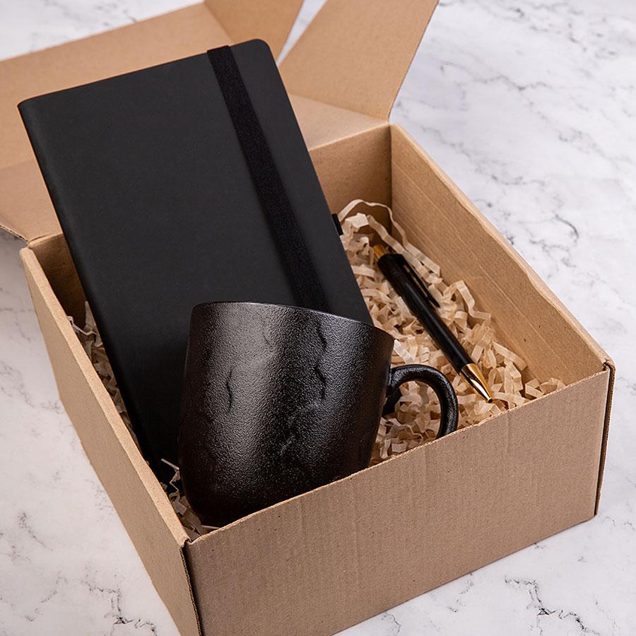Набор подарочный BLACKNGOLD: кружка, ручка, бизнес-блокнот, коробка со стружкой - фото 3 - id-p89716408