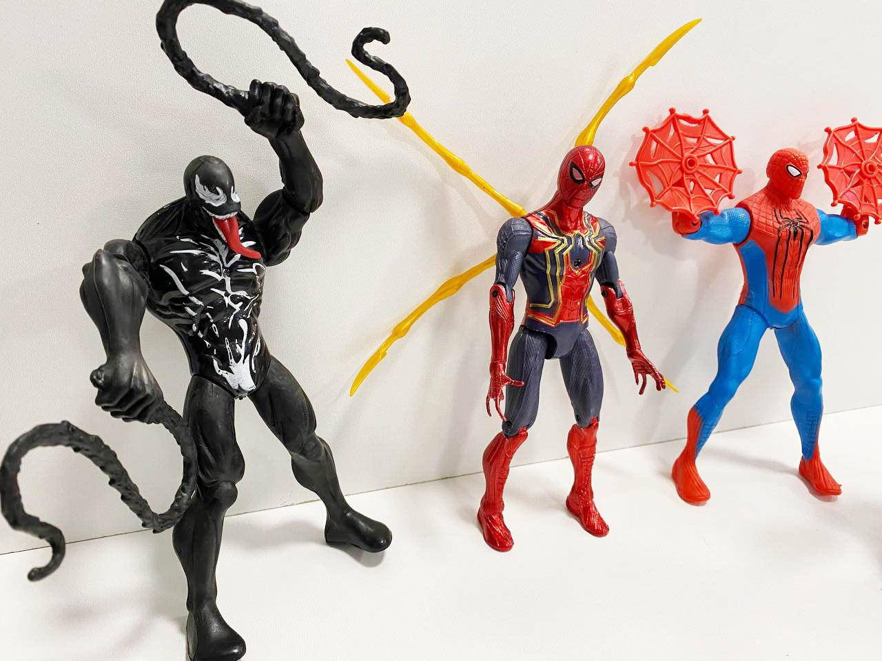 Детский набор фигурок Человек паук Spider man с подвижными ногами и руками с светоэффектом 4 фигурок 02 16 см - фото 8 - id-p89968821