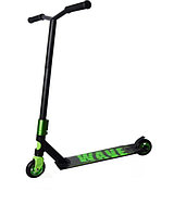 Трюковой самокат с металлическим хомутом и ножным тормозом с пластиковыми дисками черный с зелеными вставками