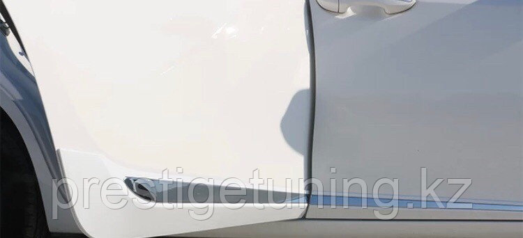 Боковые молдинги дверей на Toyota Corolla 2013-18 Белый жемчуг (070) - фото 2 - id-p90138873