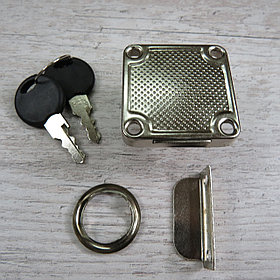 07.01.001 Замок мебельный с планкой комплект