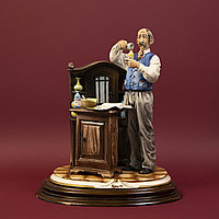 Аптекарь Автор M. Lory Фарфоровая мануфактура Capodimonte Италия. II половина XX века