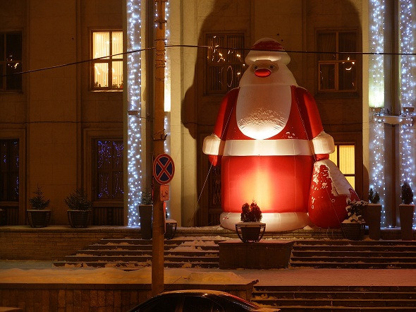 Большая надувная фигура Дед Мороз 10 м
