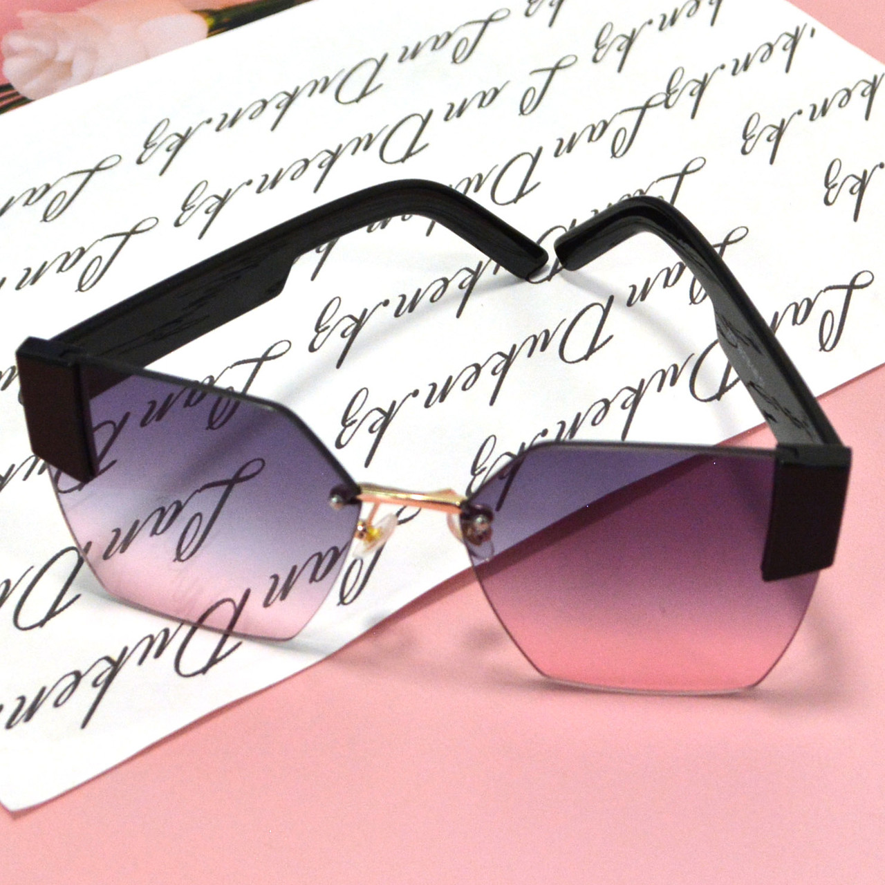 Солнцезащитные очки с фиолетово розовыми стеклами с широкой черной дужкой UV 400 2203 - фото 8 - id-p90818319