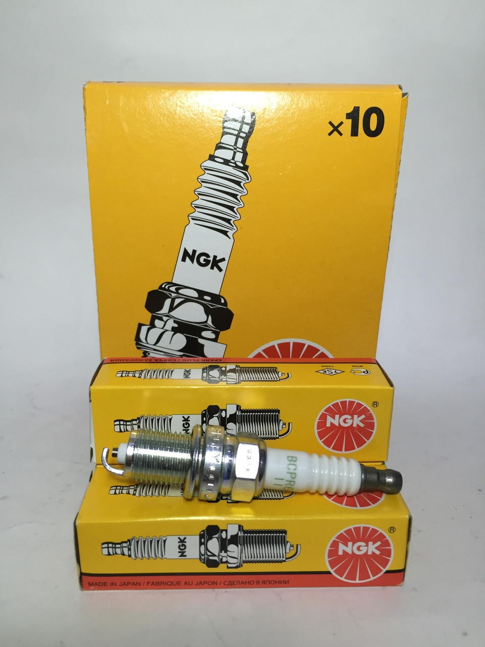 Cвеча зажигания марки NGK (Honda CRX 16V 1.6 86>, Toyota Camry/Carina2/Celica 1)