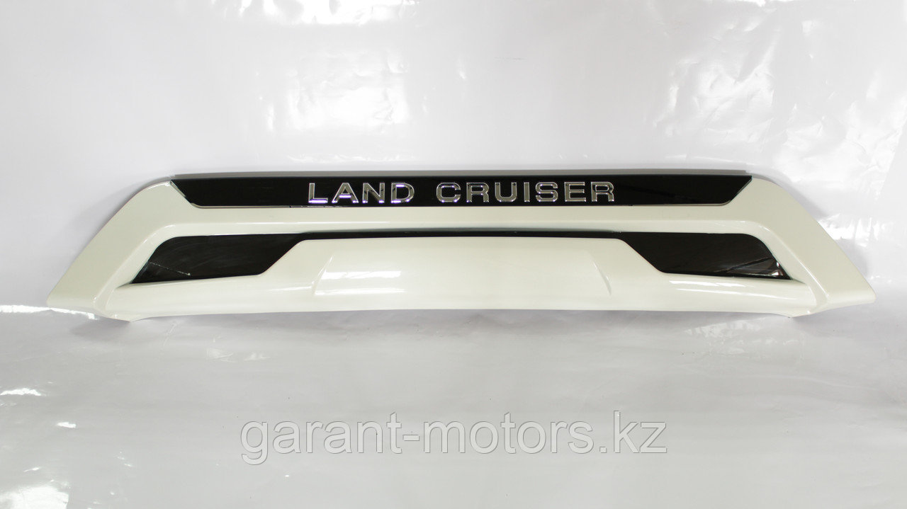 Накладка на передний бампер Land Cruiser  200