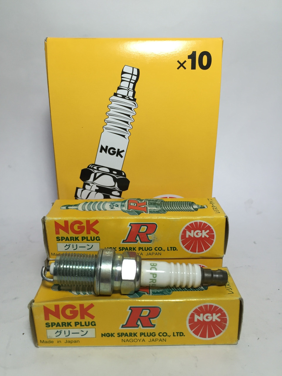 Cвеча зажигания марки NGK (Toyota Corona 1.6 mot4A-F)