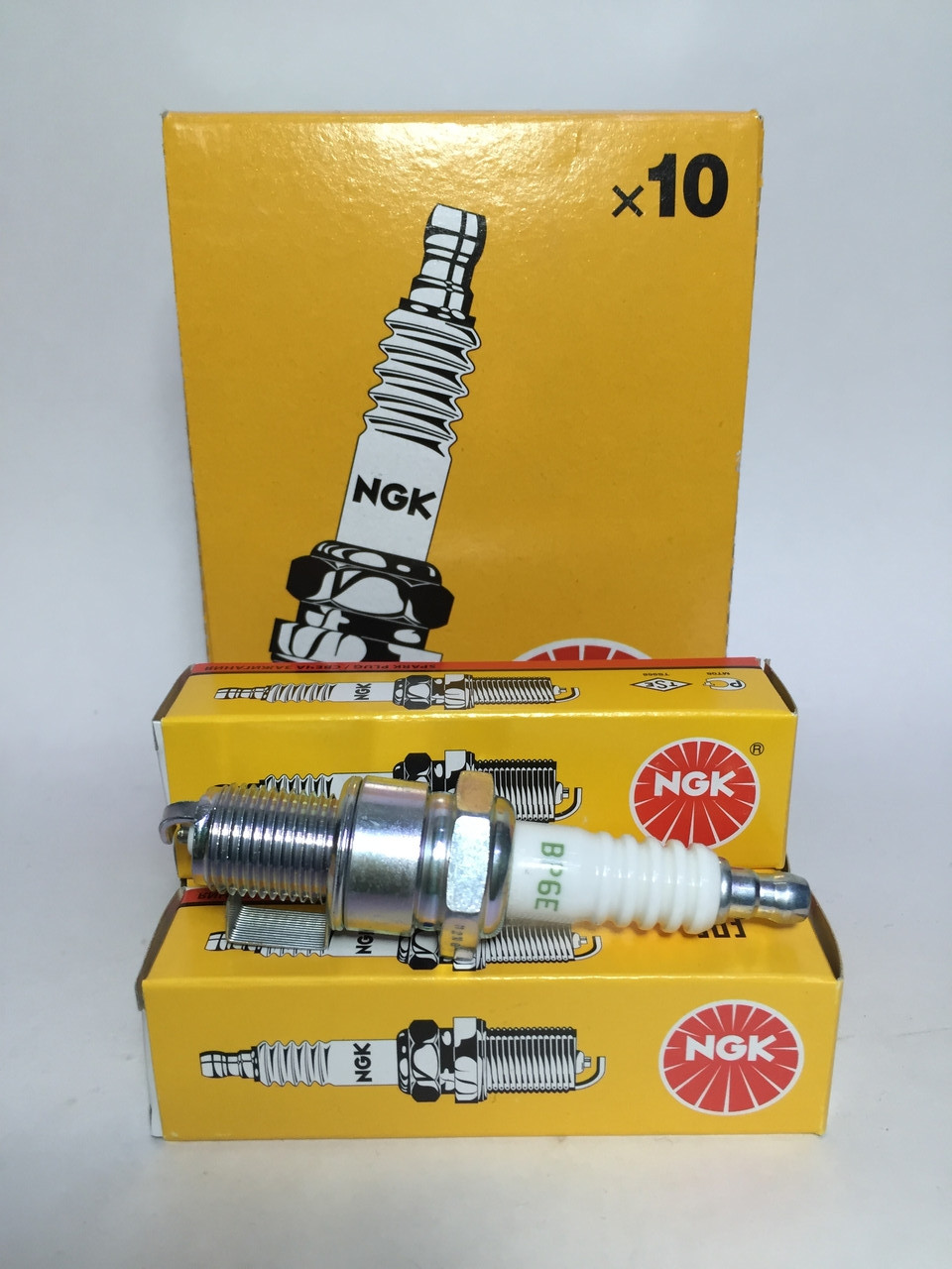 Cвеча зажигания марки NGK (MB W123 2.8 <85, Audi 80, VW Golf/Passat 1.1-1.6 <84)
