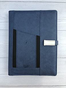 Универсальный блокнот с встроенным зарядным устройством, флешкой, ручкой.