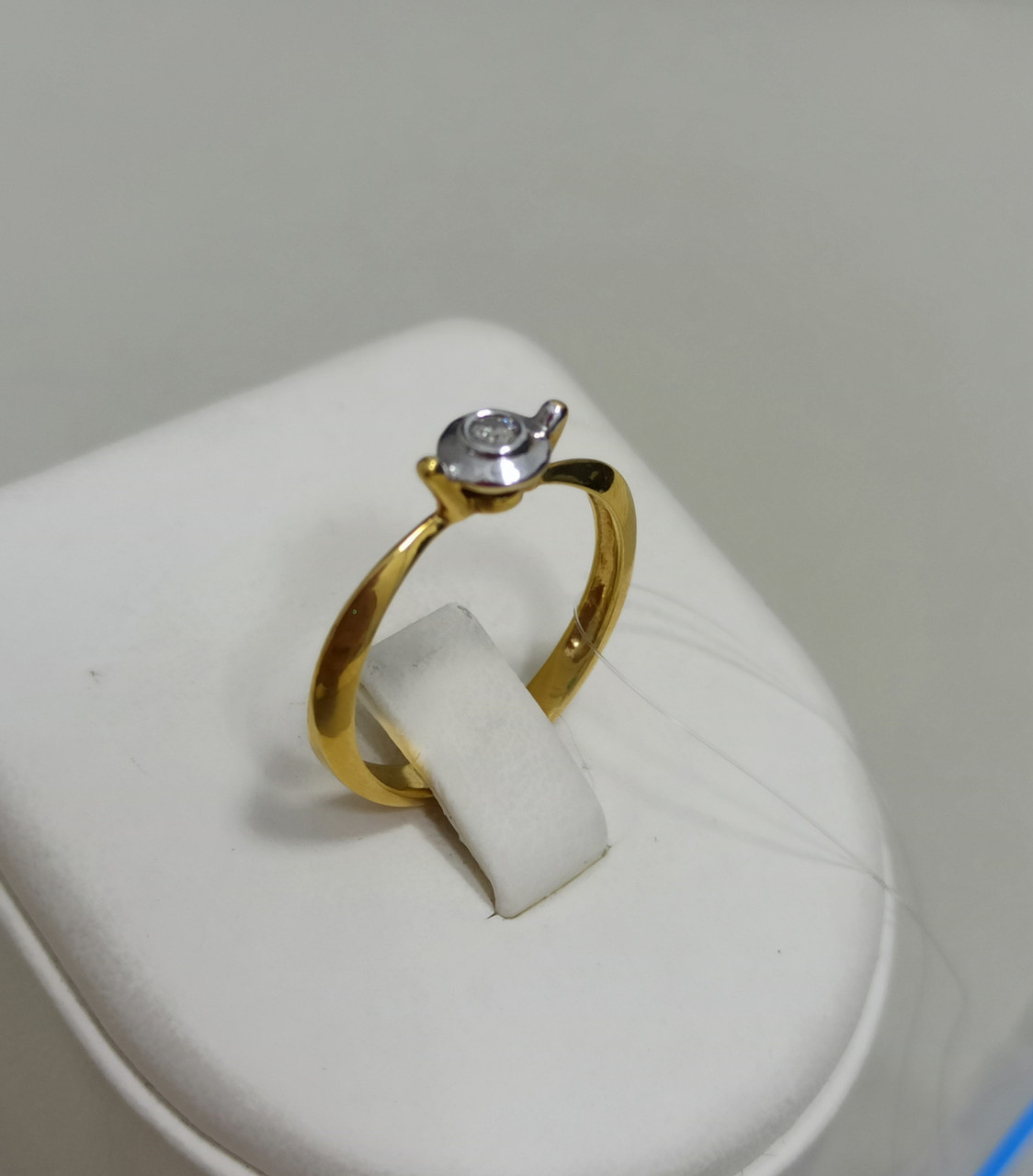 Кольцо с бриллиантом / 18 размер (ул.Жолдасбекова 9а) - фото 1 - id-p91070201