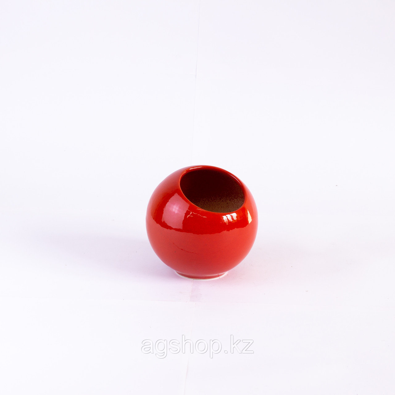 Ваза шар вертикальная Flower Ball из керамики красная глянцевая D11,5см. d6см.