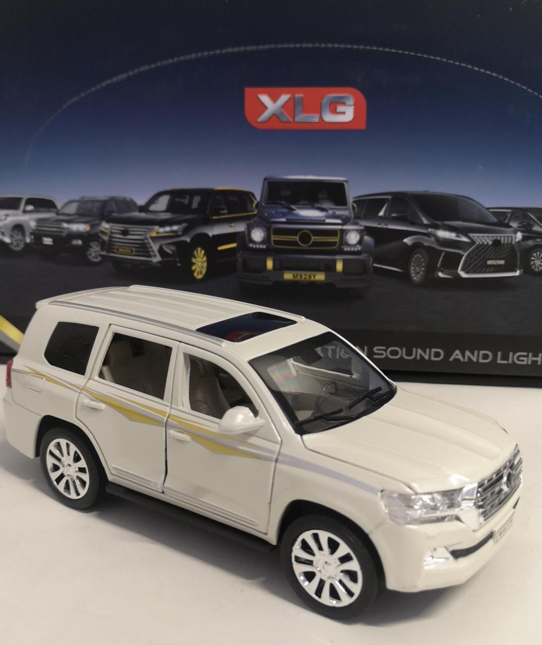 Машинка коллекционная Toyota Land Cruiser 200 металлическая модель, большая