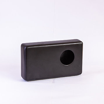 Ваза вертикальная La Recto прямоугольная из керамики черная матовая с отверстием