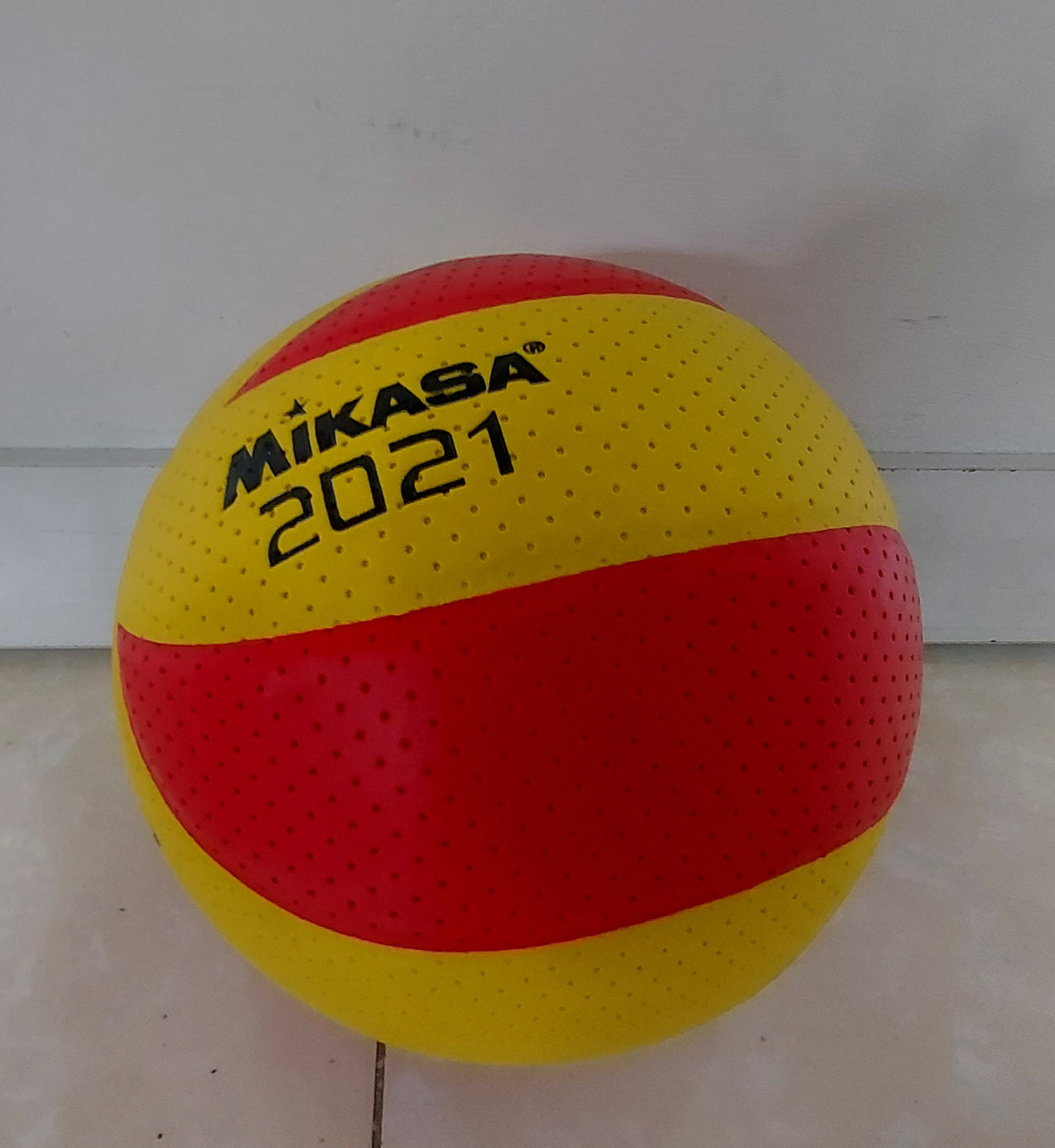Хороший волейбольный мяч Mikasa. Kaspi RED. Рассрочка