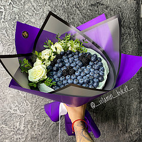Ягодный букет с голубикой и ежевикой S