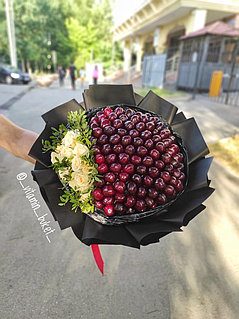 Букет с черешней