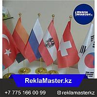 Настольные флажки пластиковые (золото)