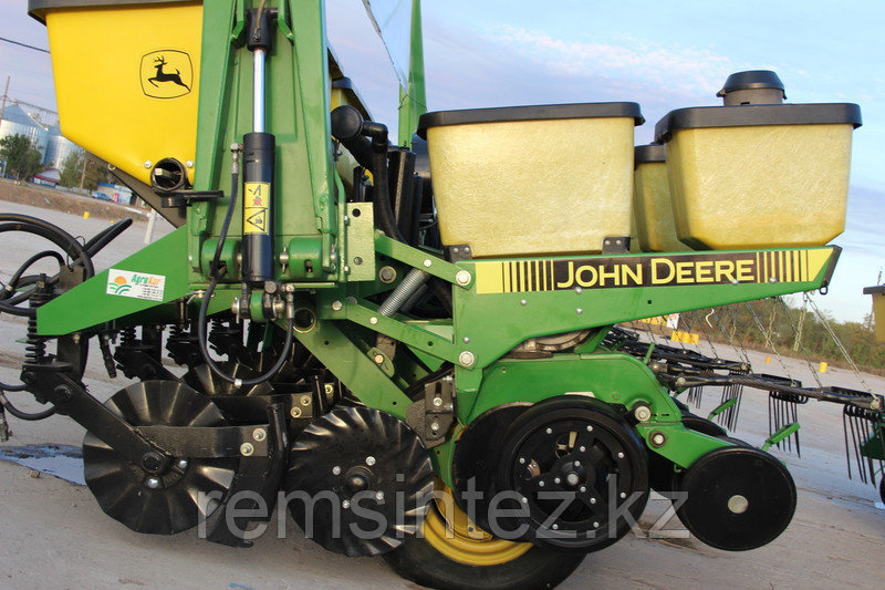 Сеялка John Deere 7000 12 рядная с сухими удобрениями бу из США - фото 5 - id-p91760965
