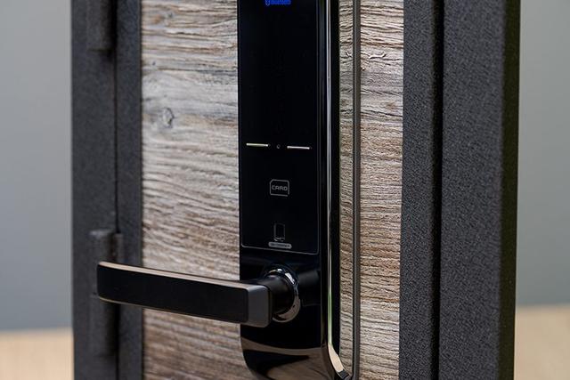 Электронный врезной замок с возможностью удаленного управления UNICOR KEVIN 7200