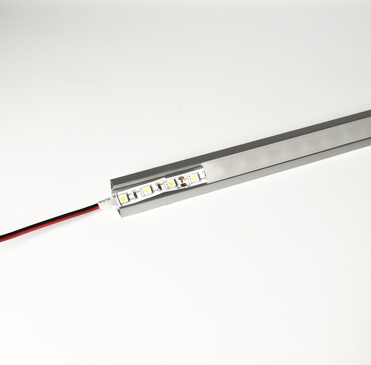Алюминиевый профиль для подсветки в комплекте с рассеивателем  (угловой HC-011 18х18 4M)