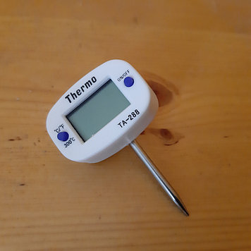 Термометр электронный ТА-288. Жидкокристаллический экран, щуп 4см, D 4мм