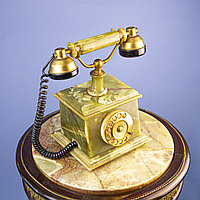 Дисковый телефон из оникса Италия. II половина XX века. Оникс Размер 28,5 см