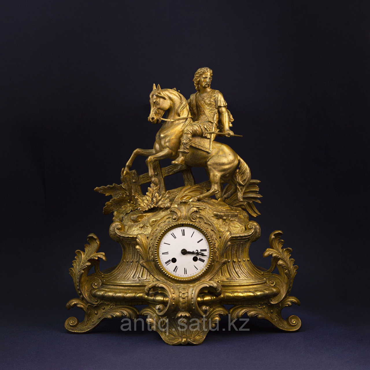 Каминные часы с рыцарем.  Скульптор —​ Phillip Mourey (1840-1910)  Часовая мастерская S. Marti & Cie  Франция.