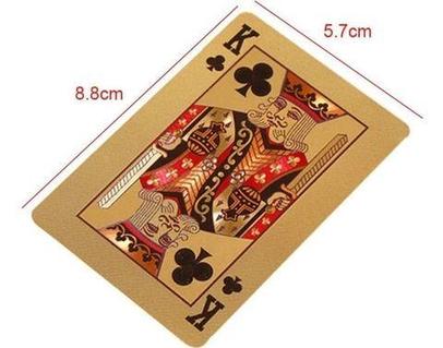 Әкесі өз қызын иығына қадап жатыр (нағыз видео)