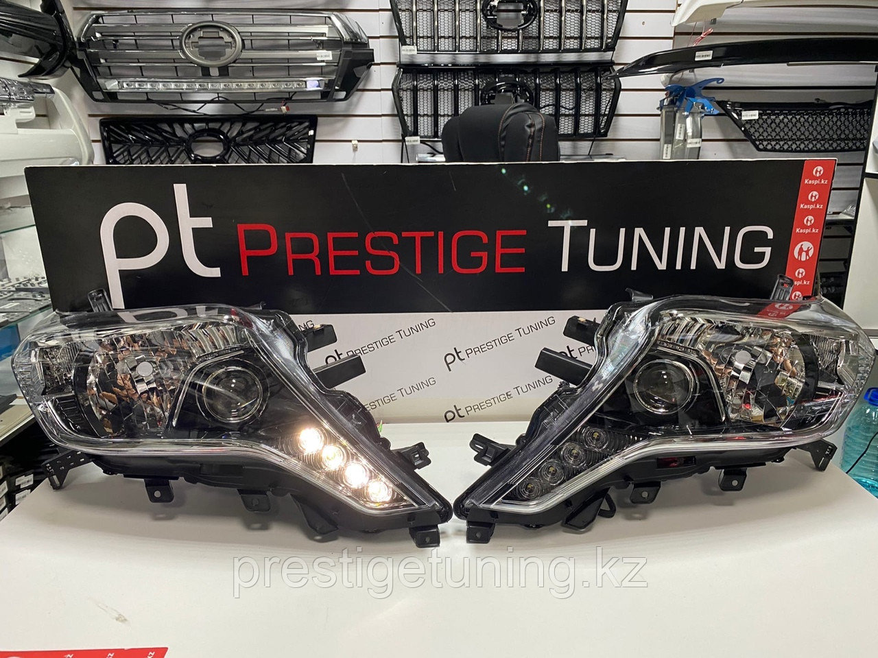 Передние фары на Land Cruiser Prado 150 2014-17 дизайн STYLE