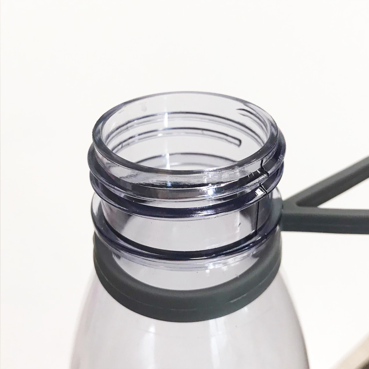 Бутылочка пластиковая с резиновой ручкой для напитков do your best 700 мл прозрачная - фото 3 - id-p92248603