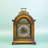 Немецкие настольные часы фирмы​ Hermle. ​ С​ часовым и получасовым​ боем.  Настольные часы с механизмом