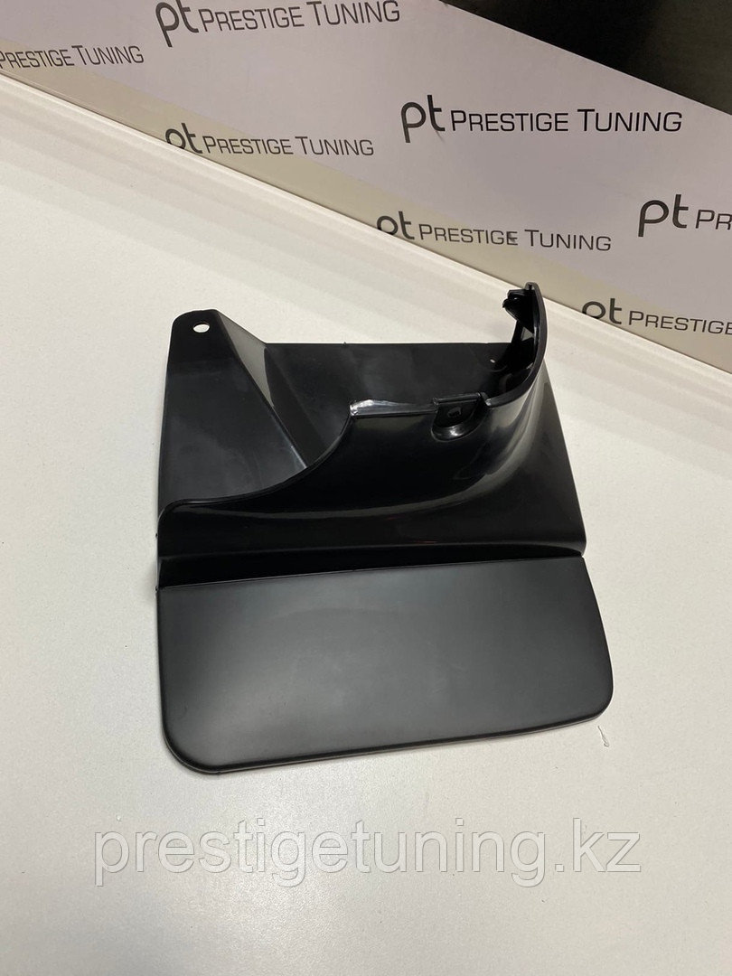 Брызговик задний правый (R) на Land Cruiser Prado 120