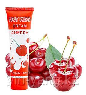 Орыс қызы камераға зейін қойып отыр