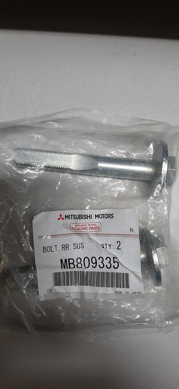 Болта заднего нижнего рычага/эксцентрик MB809335
