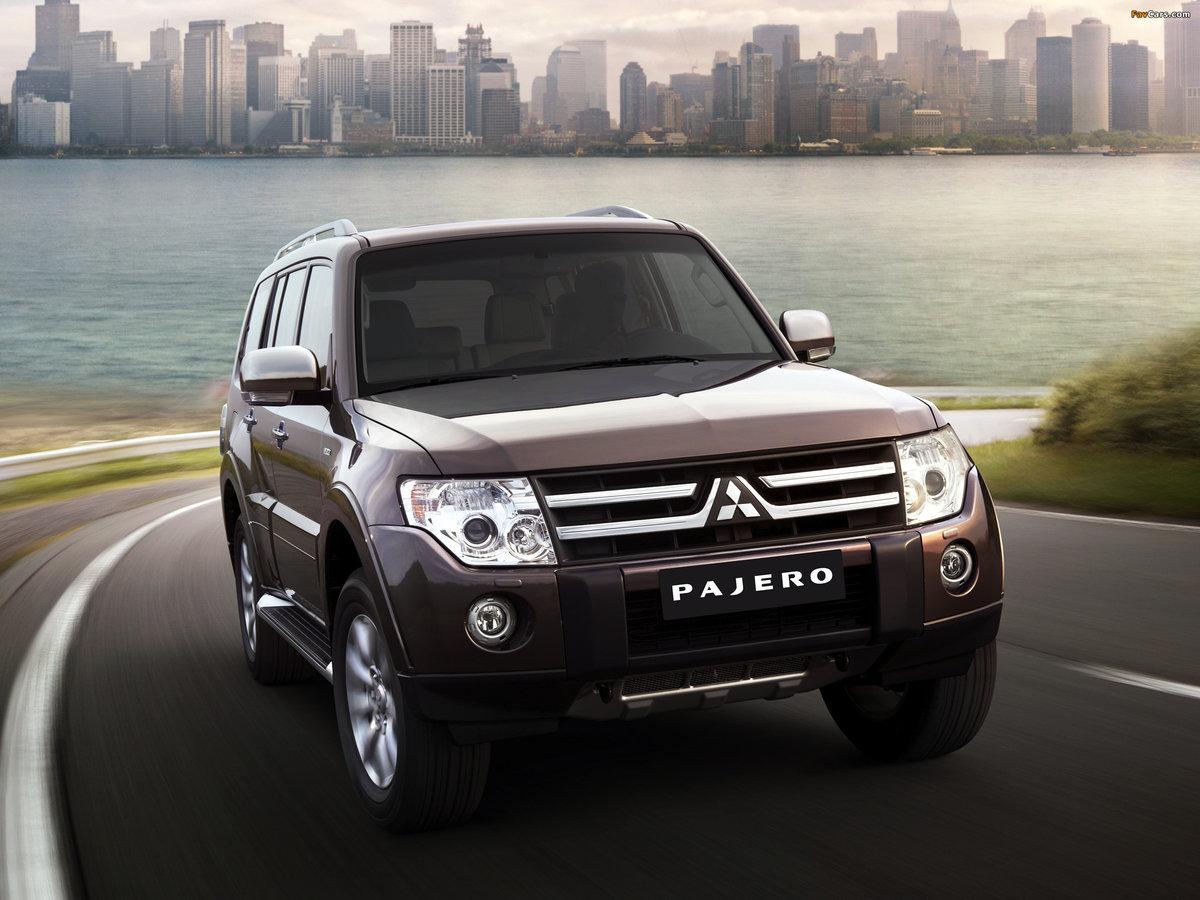 Переходные рамки на Mitsubishi Pajero IV дорестайл и рестайл 2006-н.в. для Koito Q5