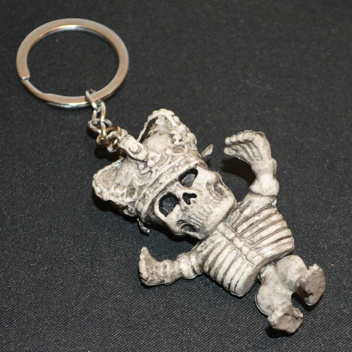 Брелок подвеска на сумку и ключи скелет в короне 12 см