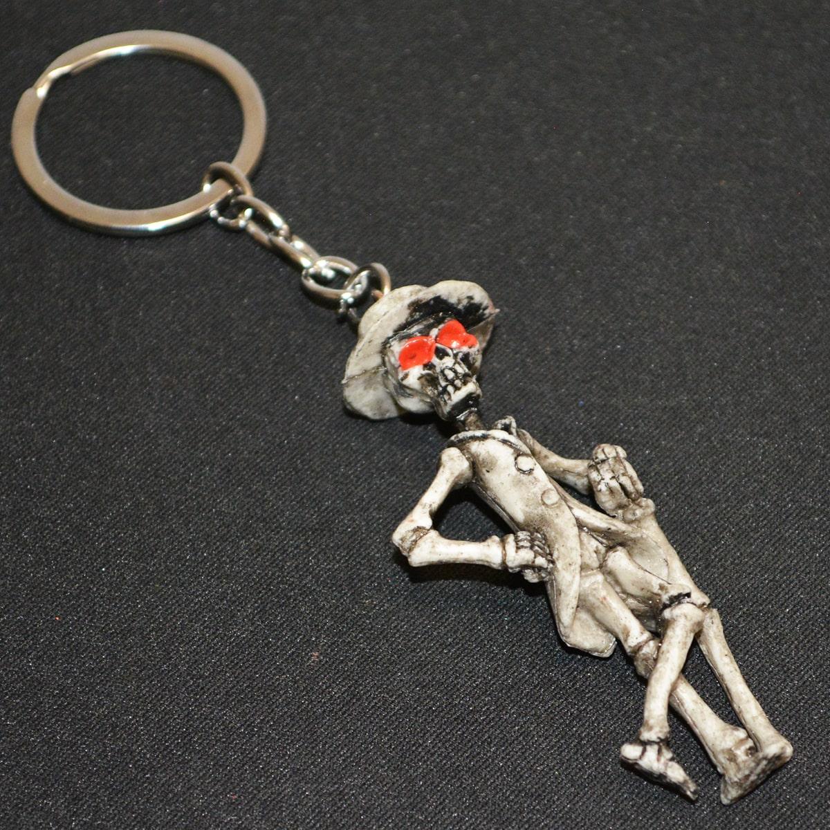 Брелок подвеска на сумку и ключи скелет в шляпе 13 см
