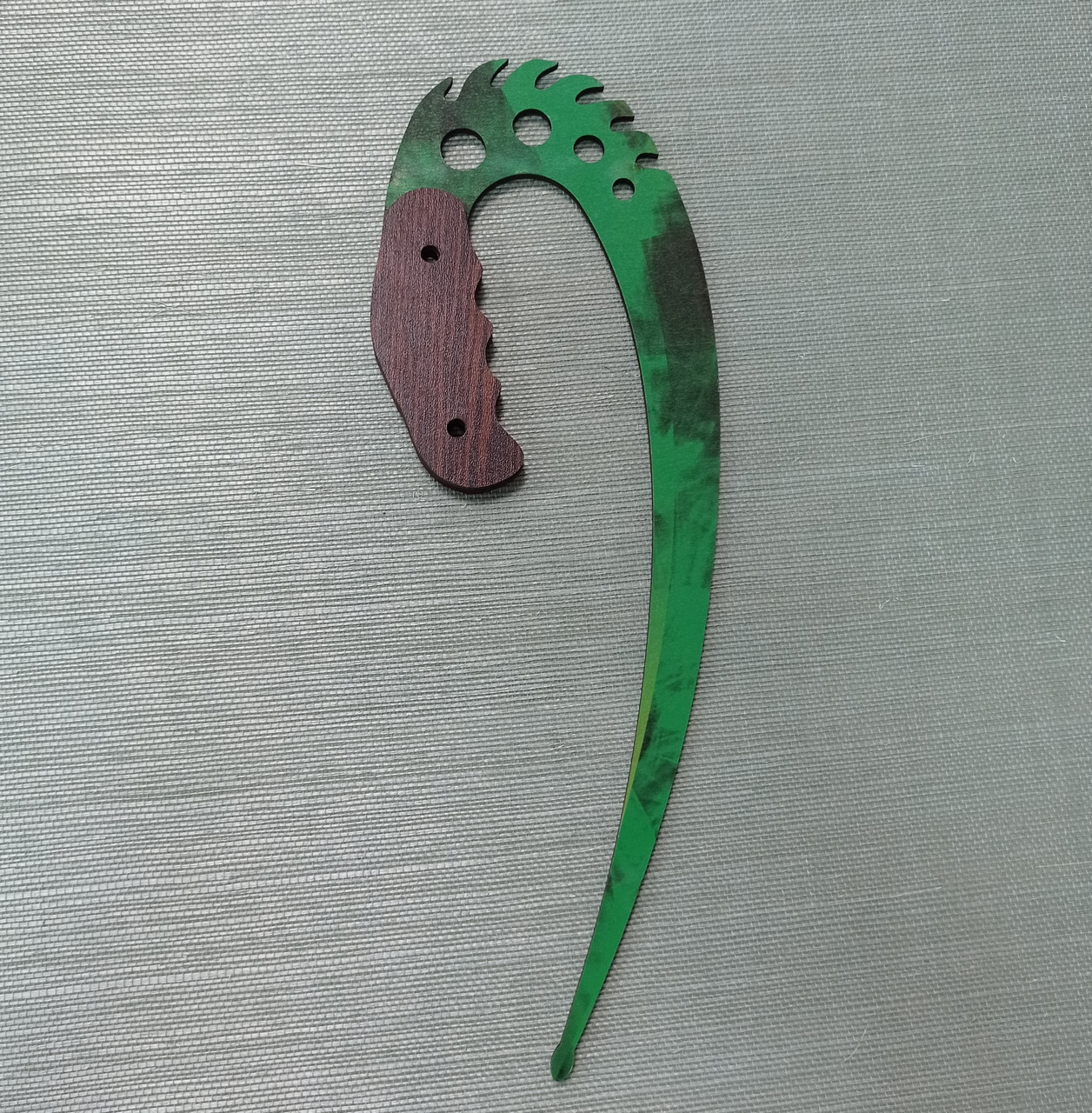 Деревянный Нож CS-GO Изогнутый - зеленые Изумрудные волны (28 см.)