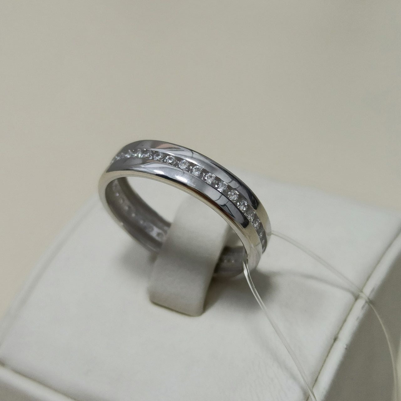 Обручальное кольцо с фианитами 18 размер - фото 2 - id-p92939713
